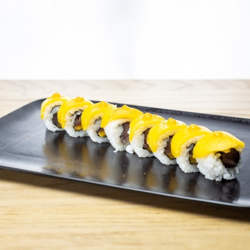 Dragon jaune thon cru avocat mangue