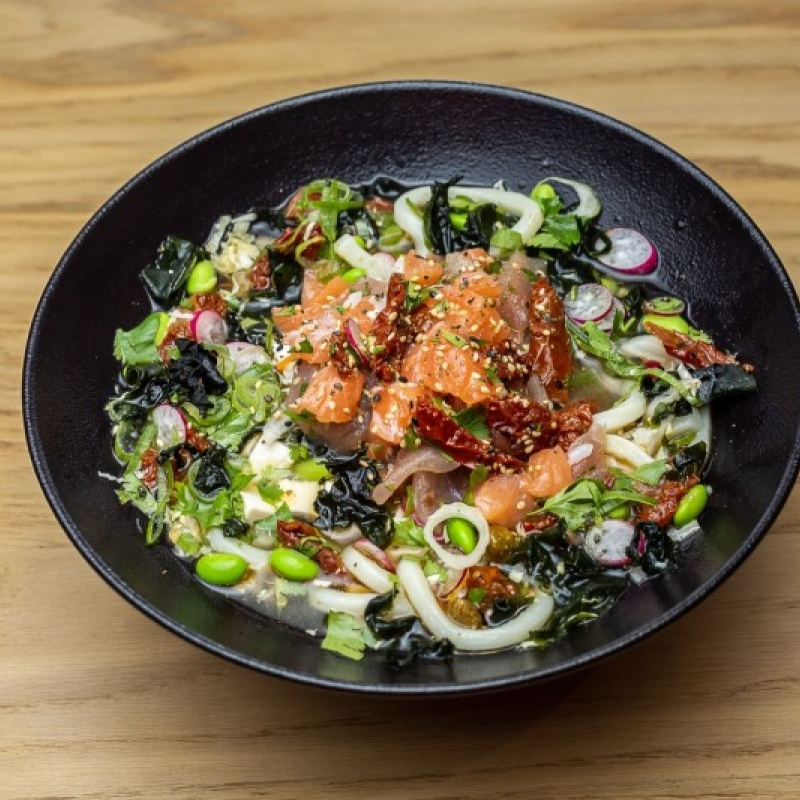 Nouilles udon poisson mariné